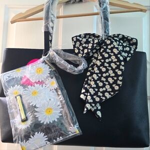 Adorable Betsey Johnson large purse! BNWT